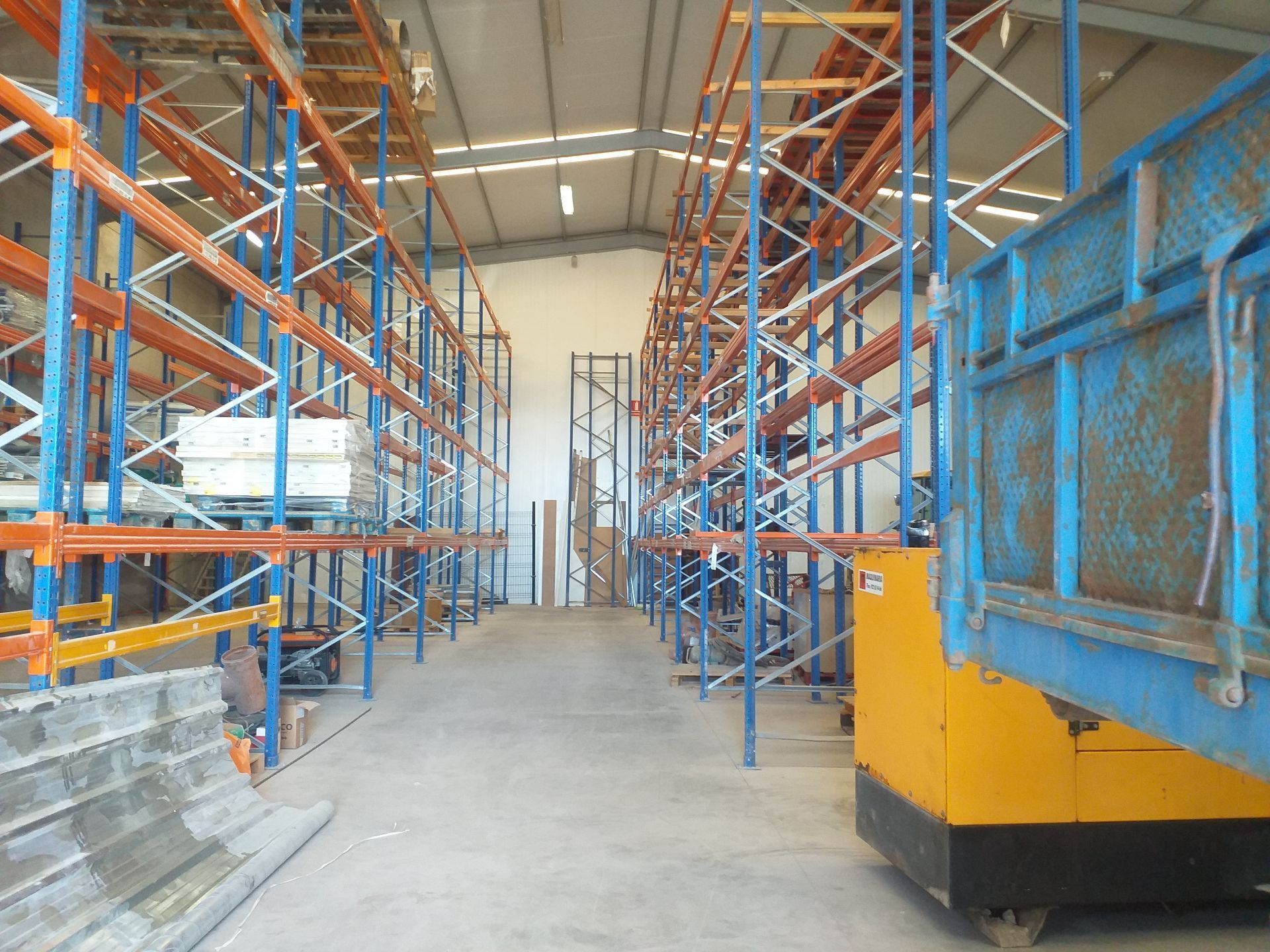 Industrial buildings to rent in Arona