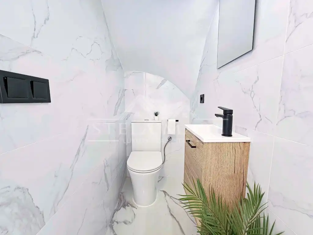 Baño de Casa adosada en venta en Nerja con Aire acondicionado, Terraza y Amueblado