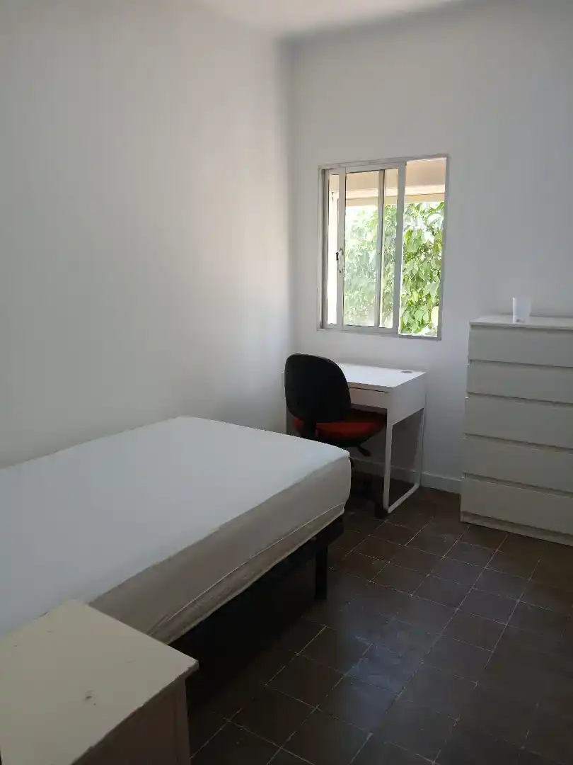 Bedroom of Flat for rent in  Sevilla Capital  with Air Conditioner