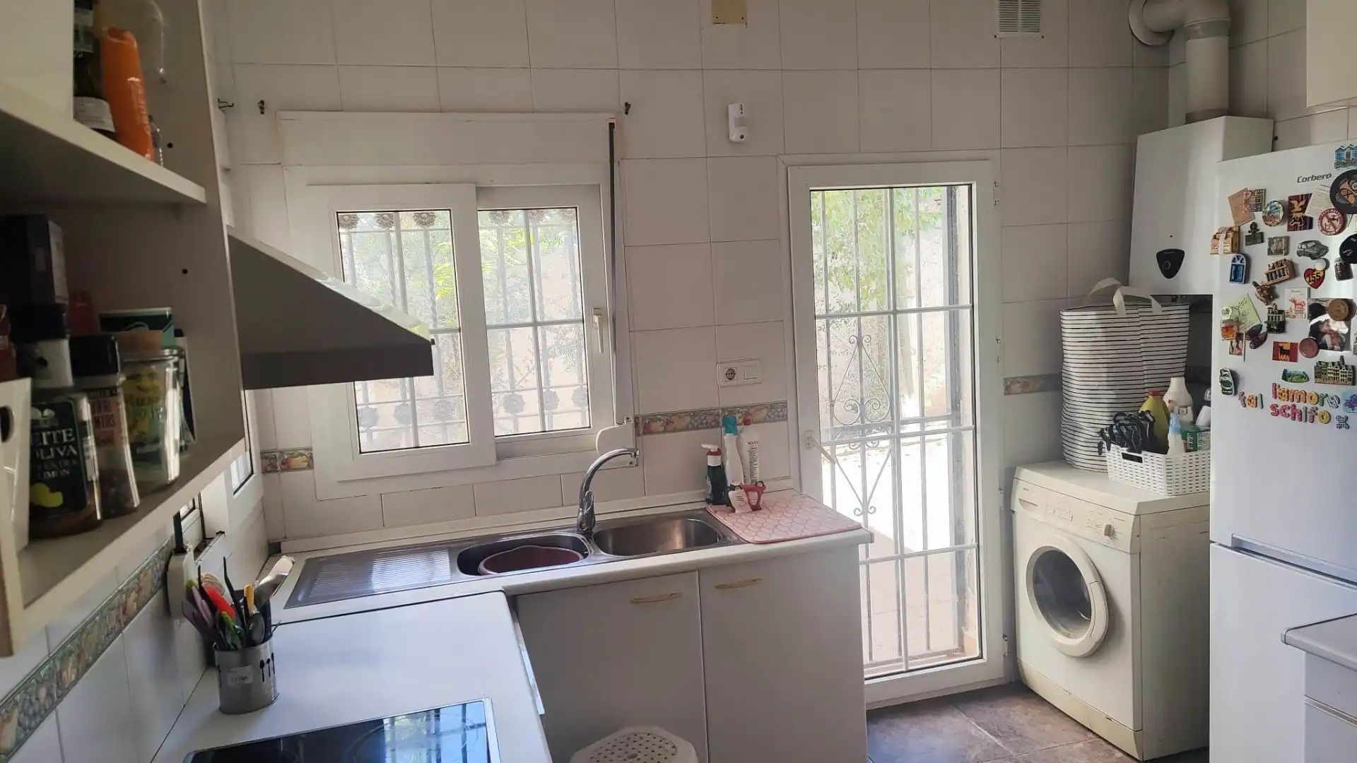 Cuina de Casa o xalet en venda en Torremolinos amb Terrassa, Traster i Piscina