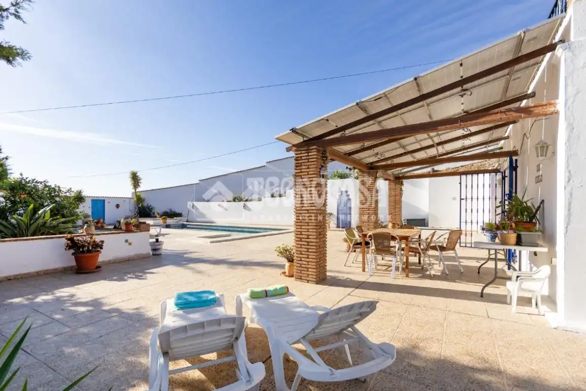 Terrace of Country homes for sale in Iznate, Málaga