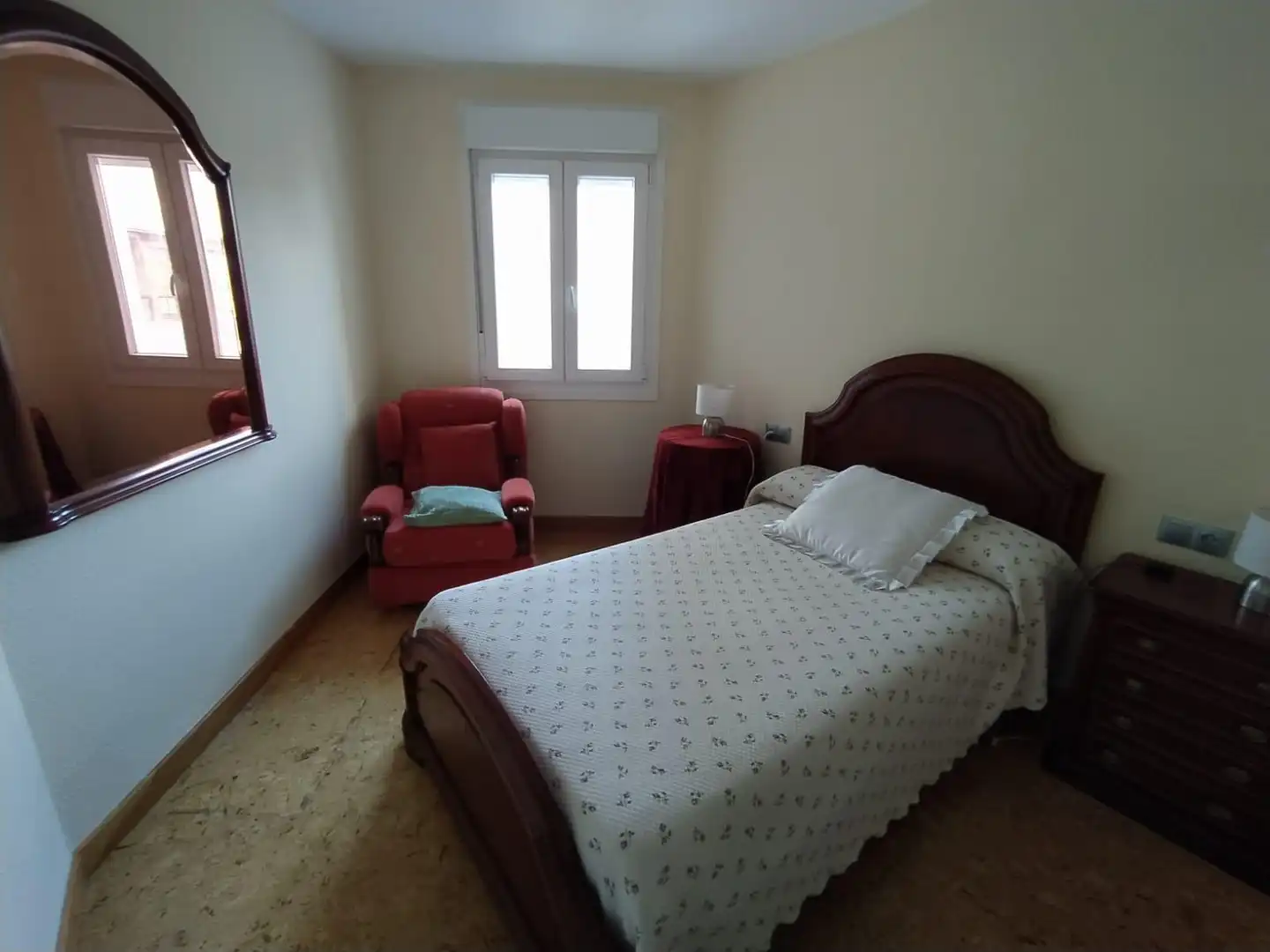Habitación de Piso en venta en Ponferrada con Calefacción, Terraza y Trastero