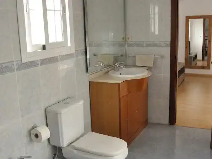 Bany de Pis de lloguer en Fuengirola amb Aire condicionat, Piscina i Balcó