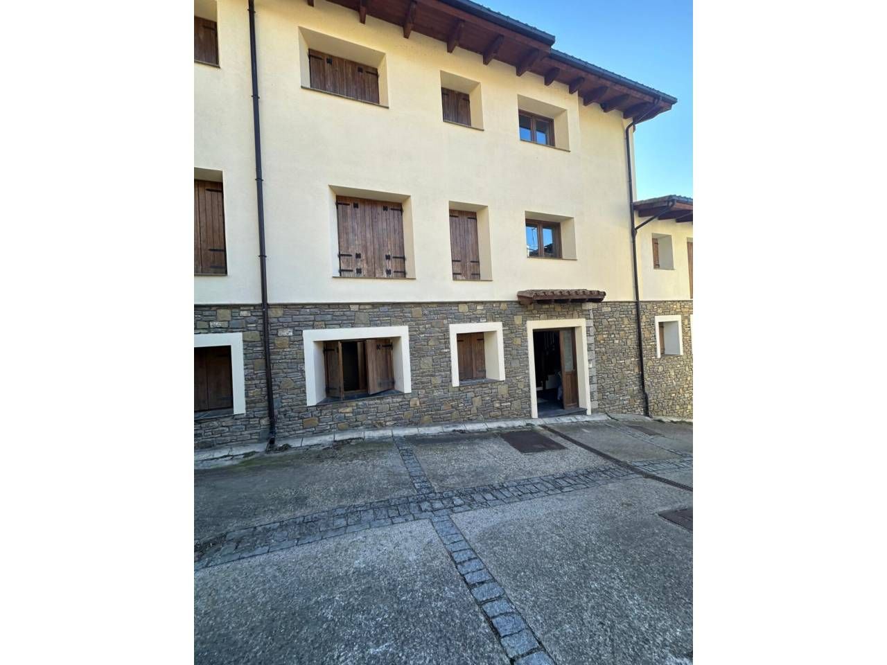 Vista exterior de Piso en venta en El Pont de Suert con Calefacción, Parquet y Balcón