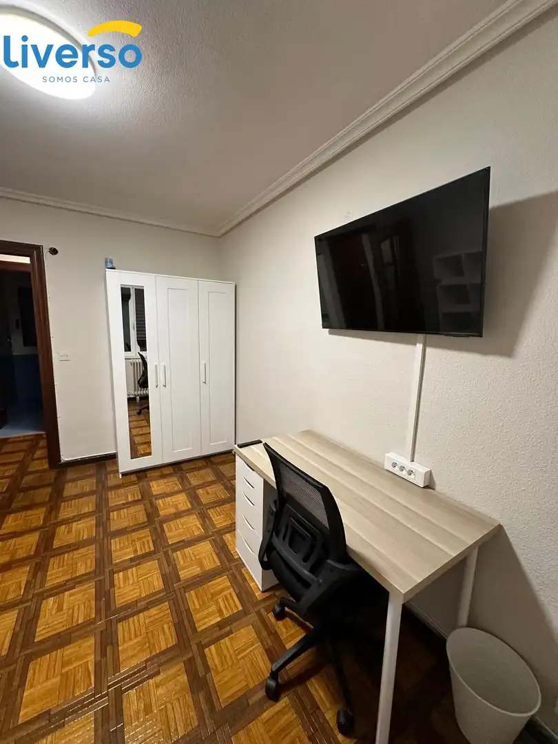 Bedroom of Flat for share in Burgos  with Heating and Furnished