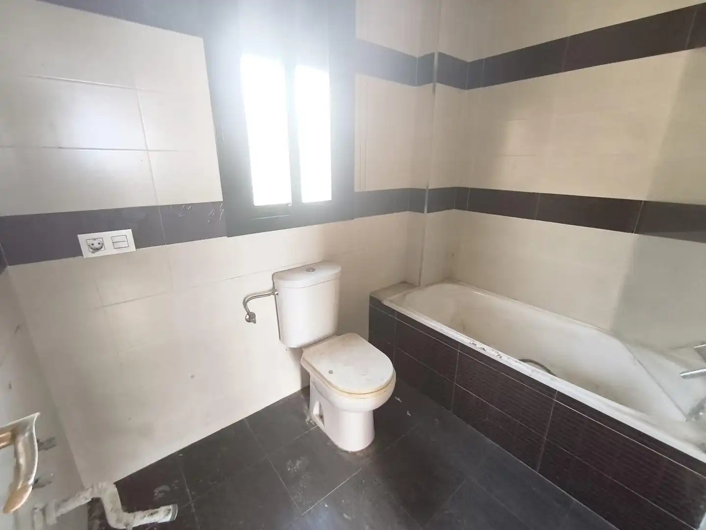 Badezimmer von Dachboden zum Verkauf in Pulianas mit Terrasse und Balkon