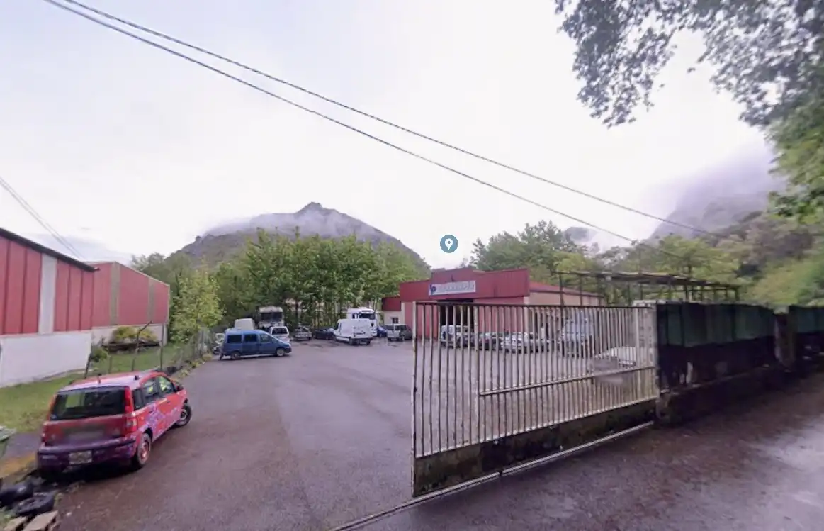 Parking de Nave industrial en venta en Morcín