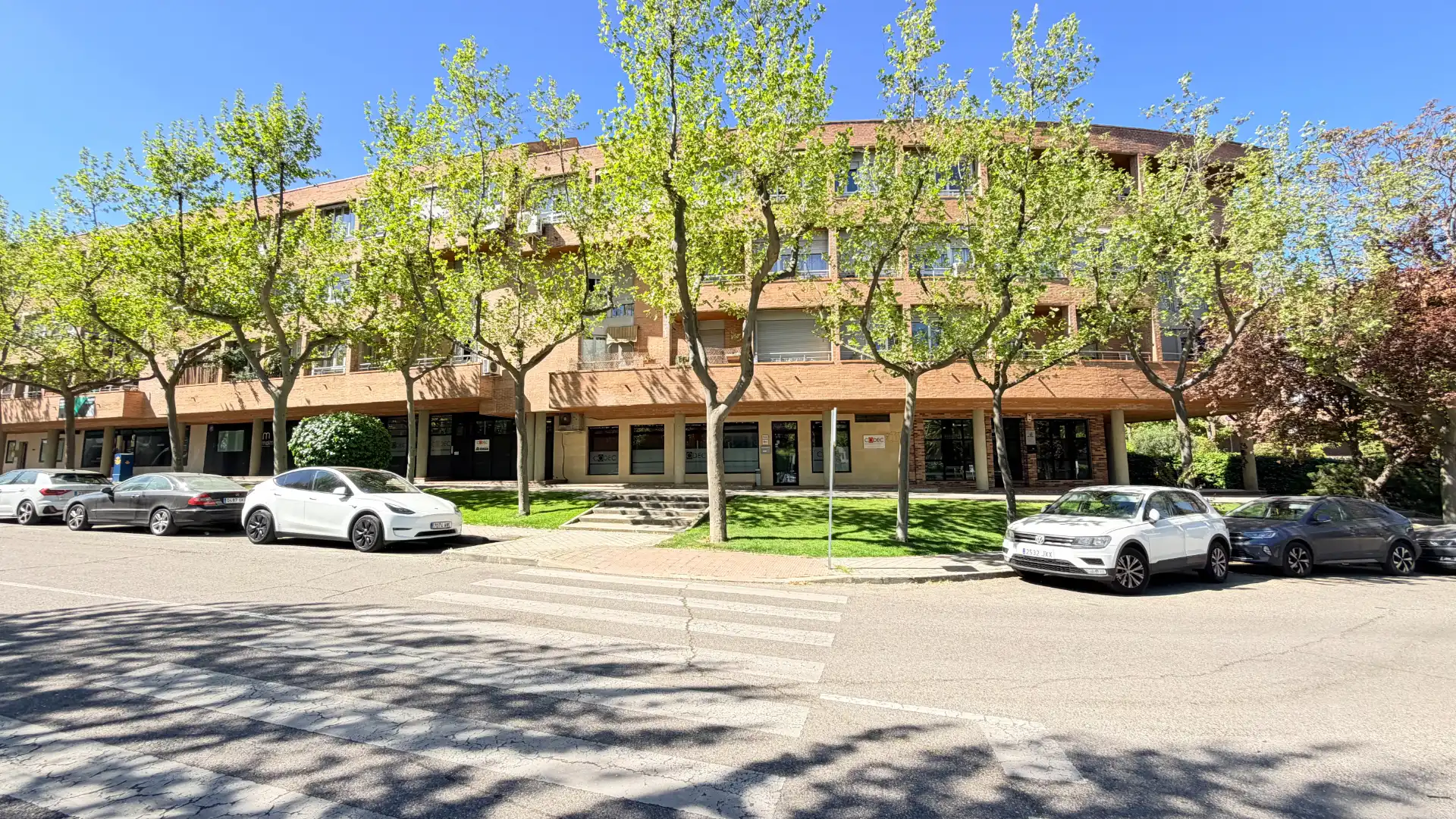 Vista exterior de Pis en venda en Pozuelo de Alarcón amb Jardí privat, Terrassa i Microones