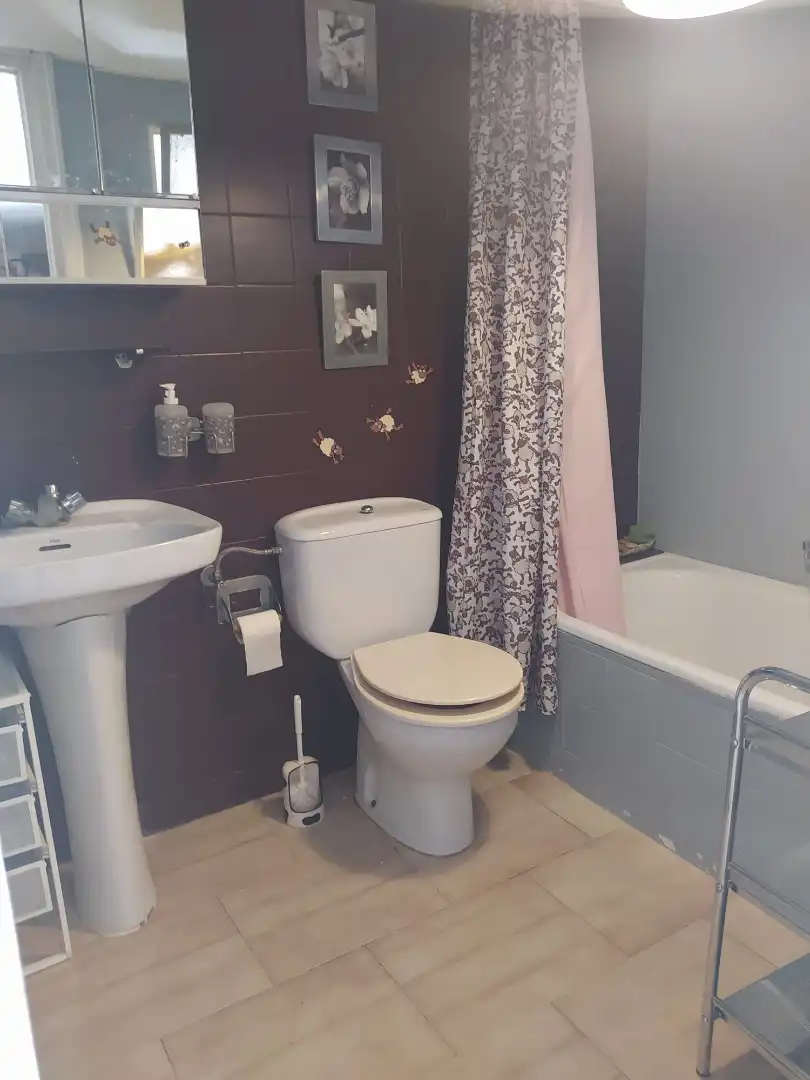 Bathroom of Houses for sale in Talarrubias  with Air Conditioner, Private garden and Storage room