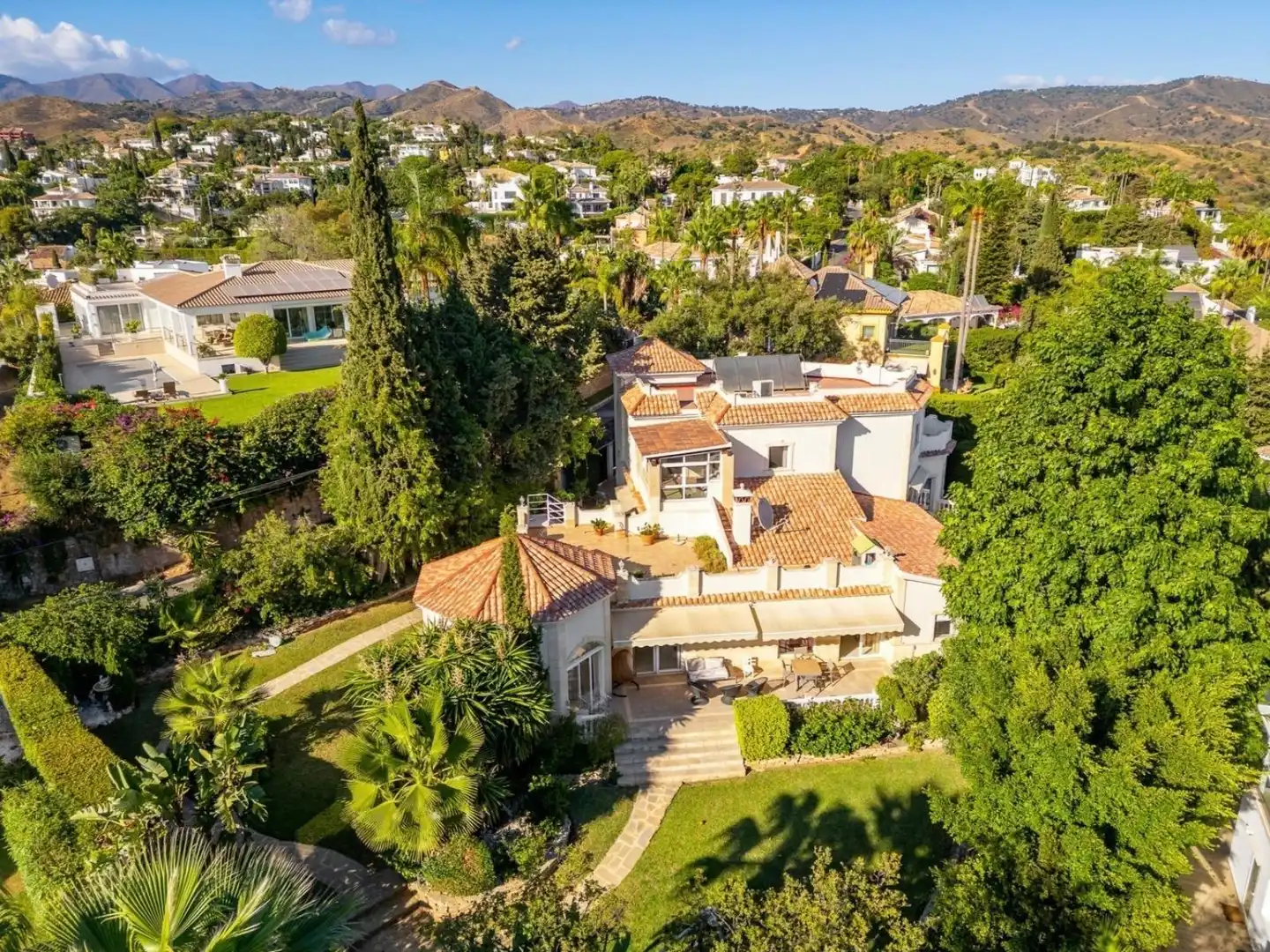 Vista exterior de Casa o chalet en venta en Marbella con Aire acondicionado, Calefacción y Jardín privado