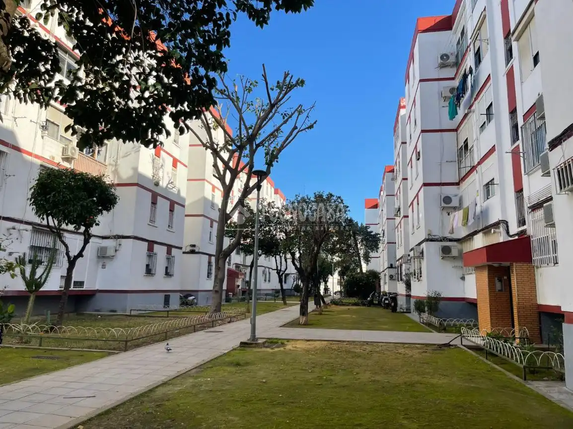 Exterior view of Flat for sale in Sevilla  with Air Conditioner and Balcony