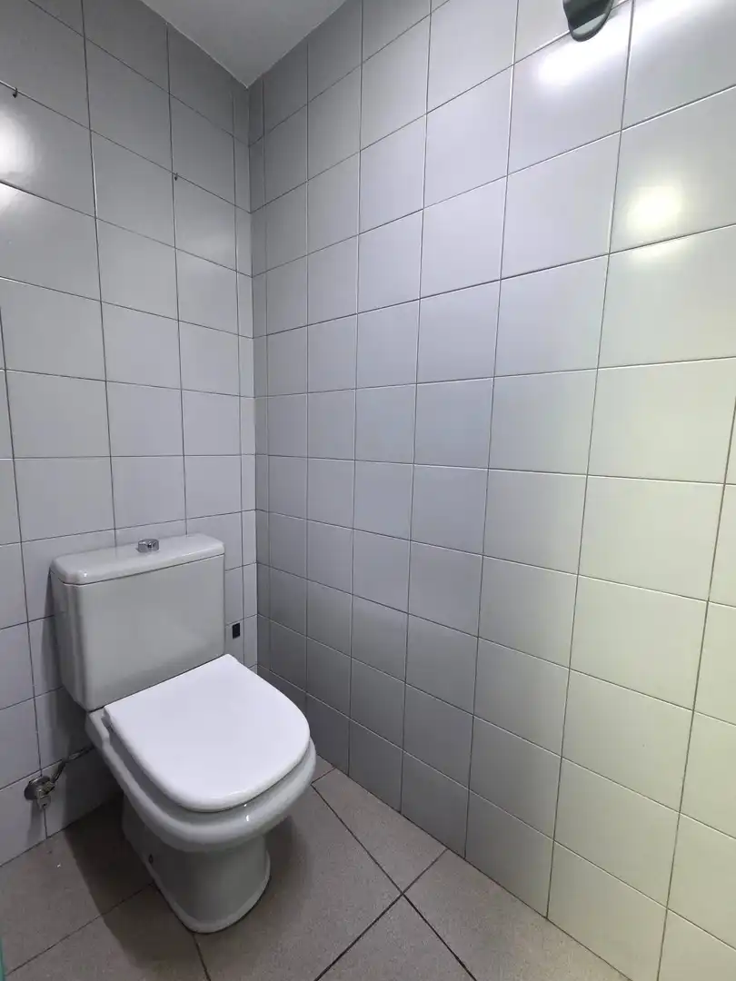 Bany de Local de lloguer en Las Palmas de Gran Canaria amb Aire condicionat i Terrassa