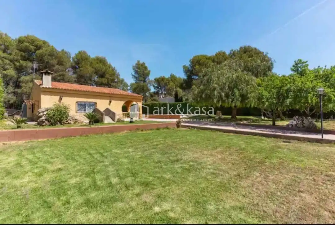 Casa o chalet de alquiler en Torrent con Jardín privado, Terraza y Trastero