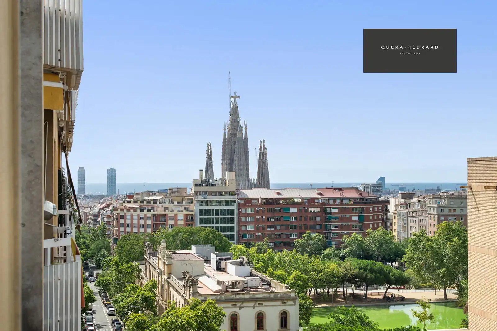 Vista exterior de Piso en venta en Barcelona con Aire acondicionado, Terraza y Balcón