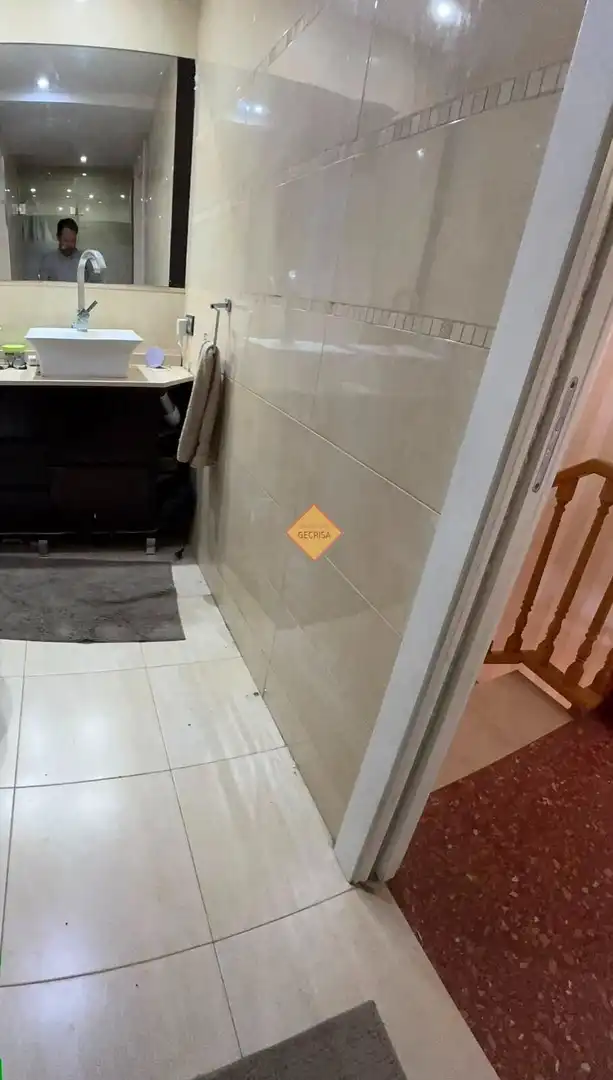 Bathroom of Duplexes for rent in Burjassot  with Air Conditioner and Furnished