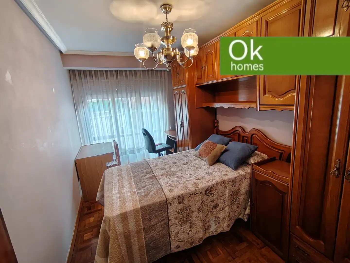 Dormitori de Casa adosada en venda en San Martín del Rey Aurelio amb Calefacció, Parquet i Terrassa
