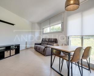 Sala d'estar de Pis en venda en Montcada i Reixac amb Aire condicionat, Terrassa i Moblat