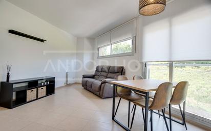 Sala d'estar de Pis en venda en Montcada i Reixac amb Aire condicionat, Terrassa i Moblat