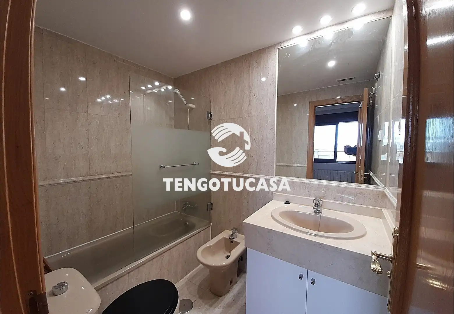 Badezimmer von Dachboden zum Verkauf in Madrid mit Klimaanlage, Heizung und Terrasse