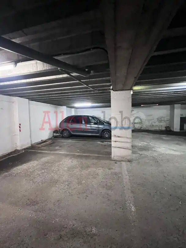 Parking à vendre à Calle Río Narcea