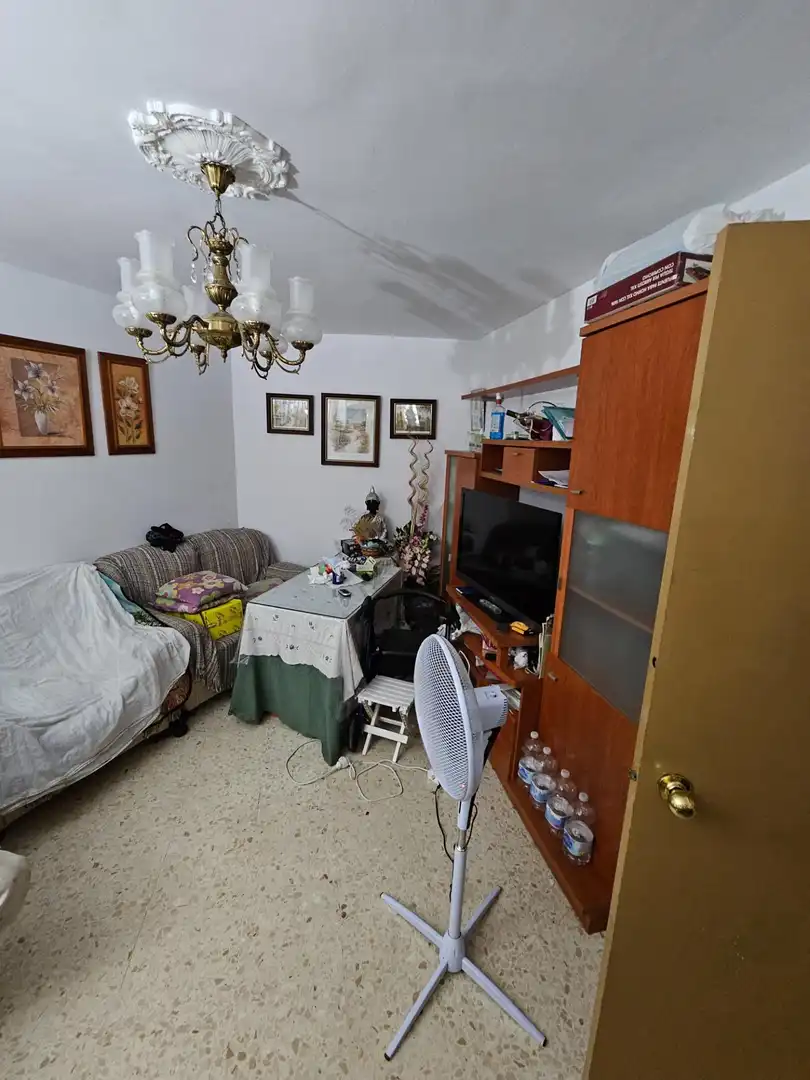 Sala d'estar de Casa adosada en venda en Vejer de la Frontera amb Moblat