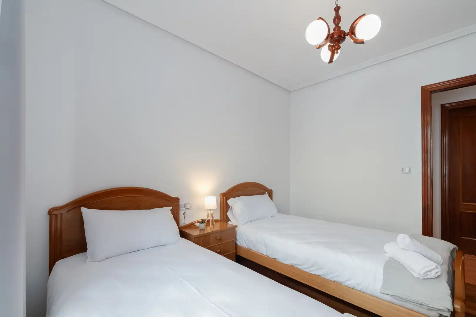 Habitación de Apartamento de alquiler en Cangas  con Calefacción, Parquet y Amueblado