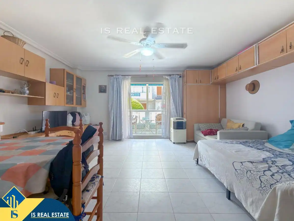 Vista exterior de Estudio en venta en Torrevieja con Aire acondicionado, Calefacción y Terraza