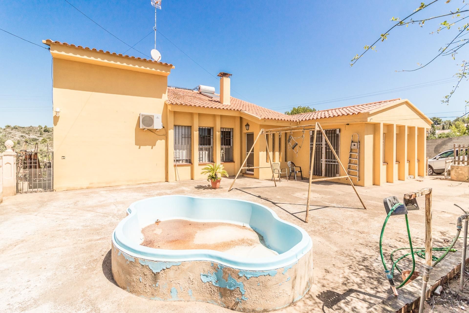 Vista exterior de Casa o xalet en venda en Alfarp amb Aire condicionat, Calefacció i Jardí privat