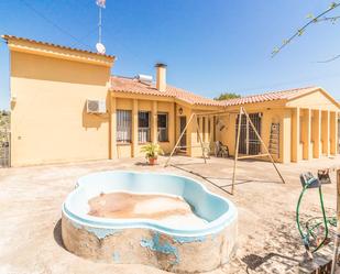 Vista exterior de Casa o xalet en venda en Alfarp amb Aire condicionat, Terrassa i Piscina