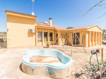 Detached house with pool for sale in Urbanizacion LOS LAGOS