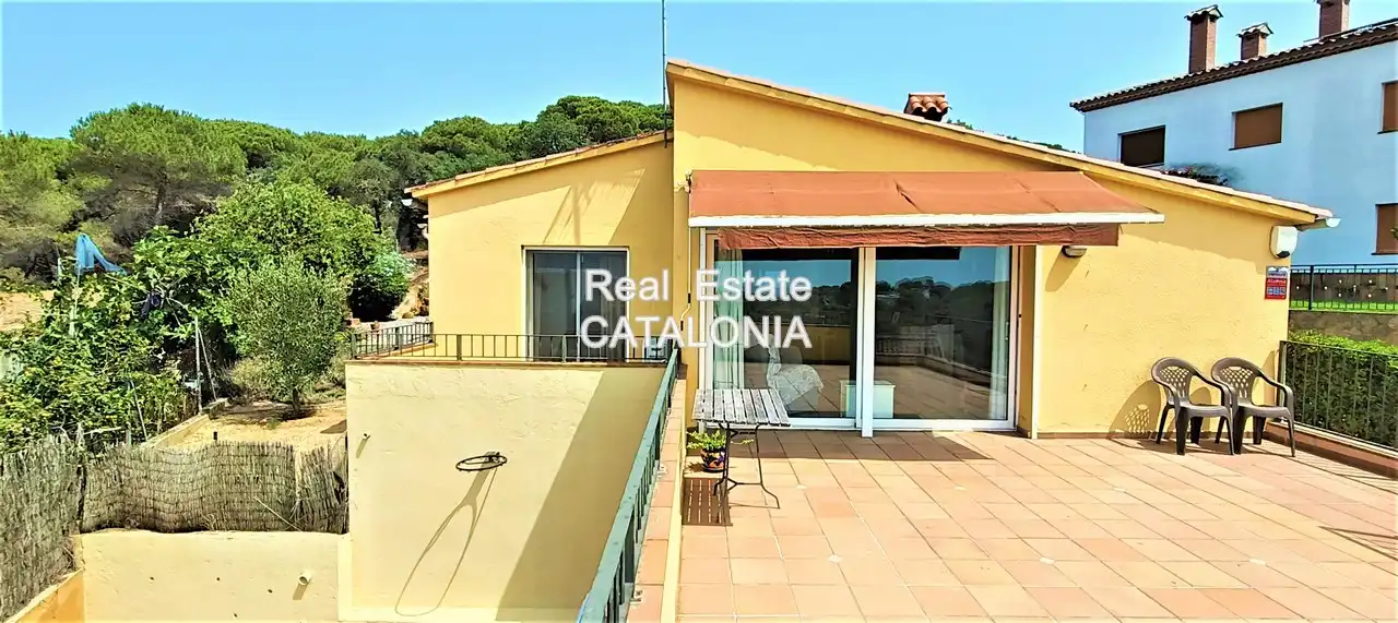 Vista exterior de Casa o xalet en venda en Lloret de Mar amb Aire condicionat, Calefacció i Jardí privat