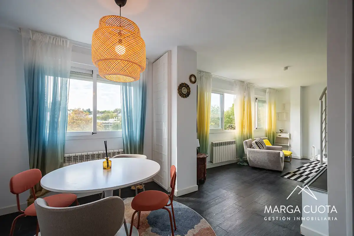 Wohnzimmer von Dachboden zur Miete in Pozuelo de Alarcón mit Klimaanlage, Heizung und Möbliert