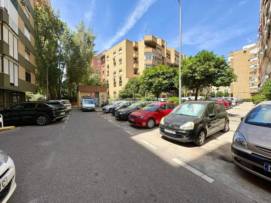 Parking de Piso en venta en Sevilla con Aire acondicionado, Calefacción y Amueblado