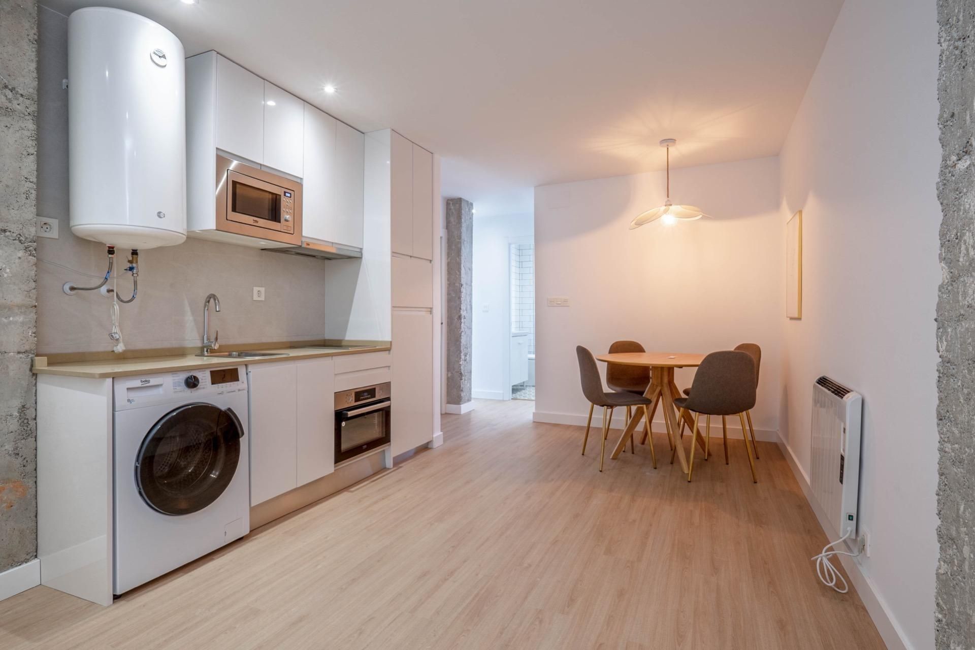 Kitchen of Flat to share in  Granada Capital  with Heating