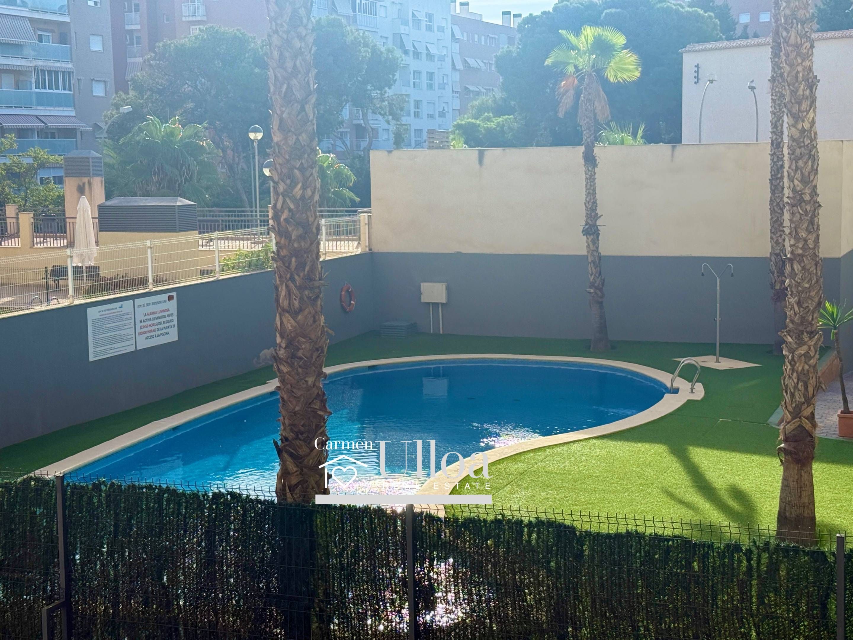 Piscina de Apartament en venda en Alicante / Alacant amb Aire condicionat i Terrassa