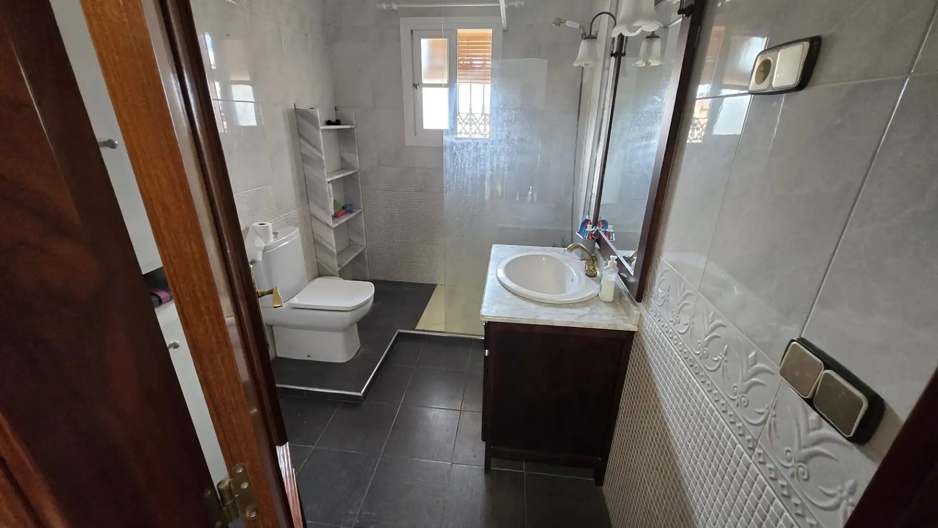 Badezimmer von Haus oder Chalet zum Verkauf in Alhaurín de la Torre mit Klimaanlage, Privatgarten und Terrasse