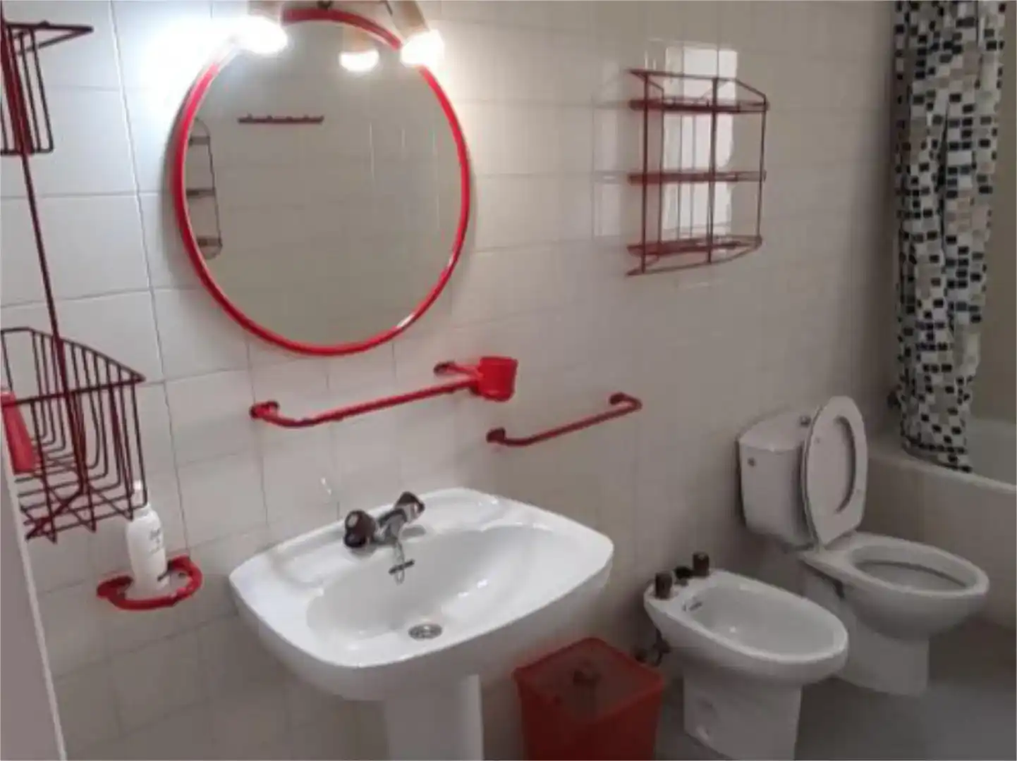 Badezimmer von Wohnung zur Miete in  Madrid Capital