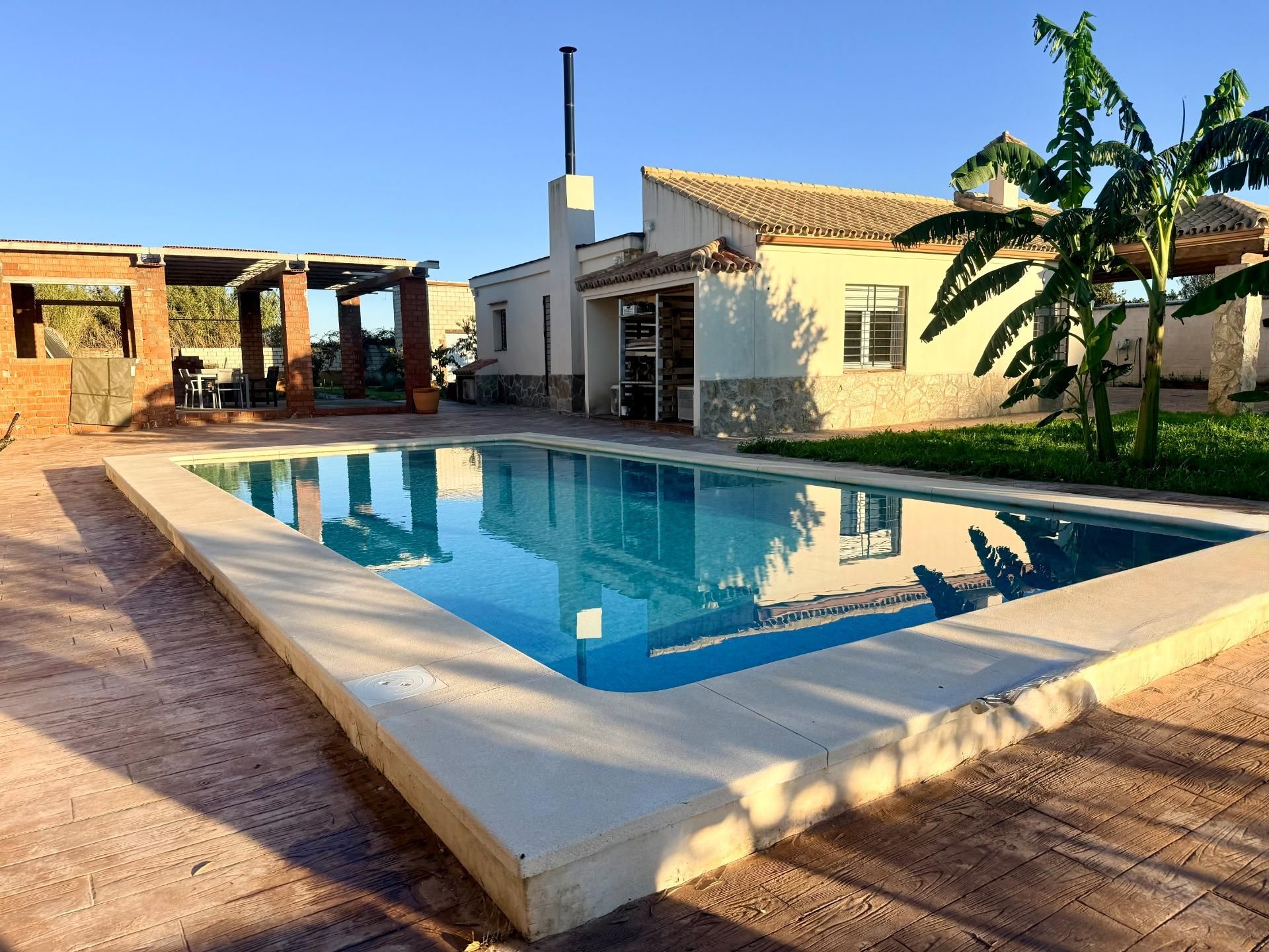 Swimming pool of House or chalet for sale in Alcalá de Guadaira  with Air Conditioner, Private garden and Storage room