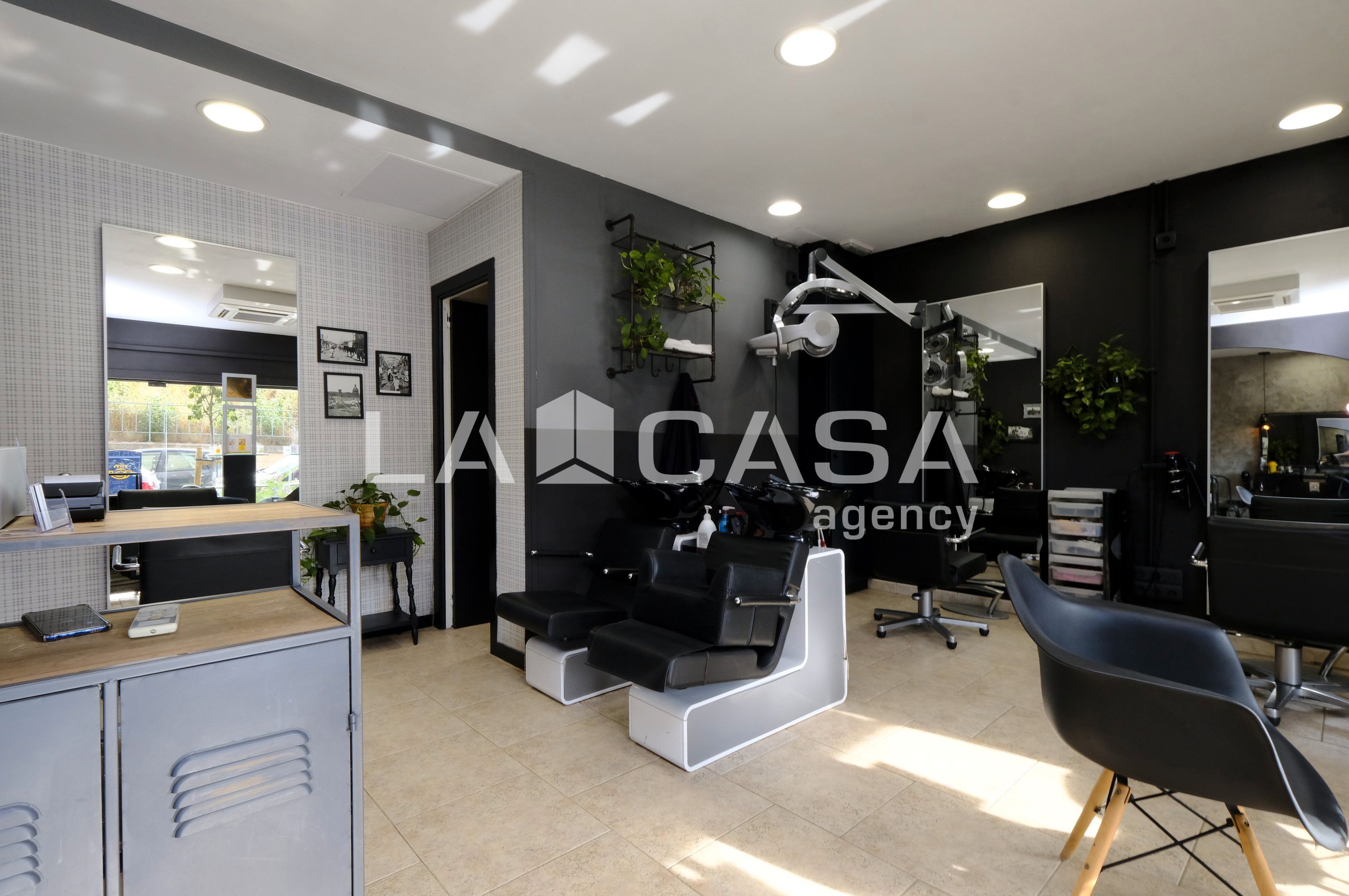 Premises for sale in  Barcelona Capital