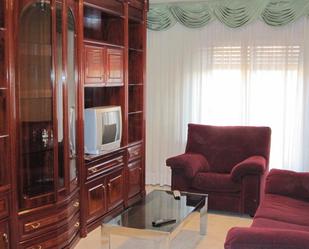 Living room of Flat to rent in  Zaragoza Capital  with Heating, Furnished and Oven