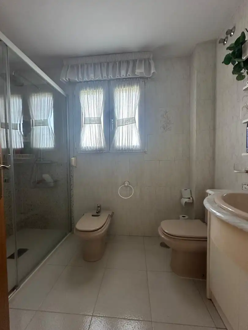 Badezimmer von Country house zum Verkauf in Ponferrada mit Heizung, Privatgarten und Terrasse