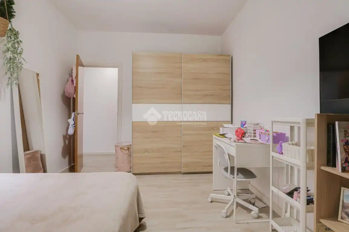 Dormitori de Pis en venda en Terrassa amb Aire condicionat i Balcó