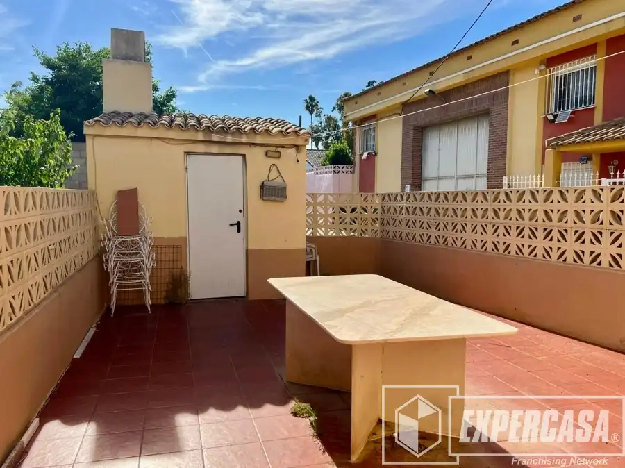 Vista exterior de Casa o chalet en venta en Torrent con Terraza