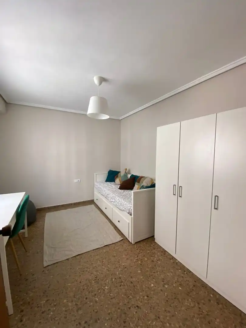 Dormitori de Apartament en venda en Valencia amb Moblat