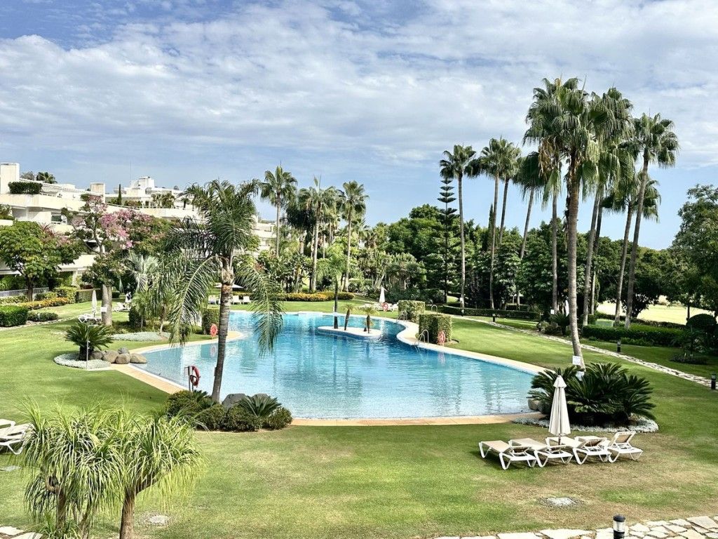 Jardí de Apartament en venda en Marbella amb Aire condicionat, Terrassa i Traster