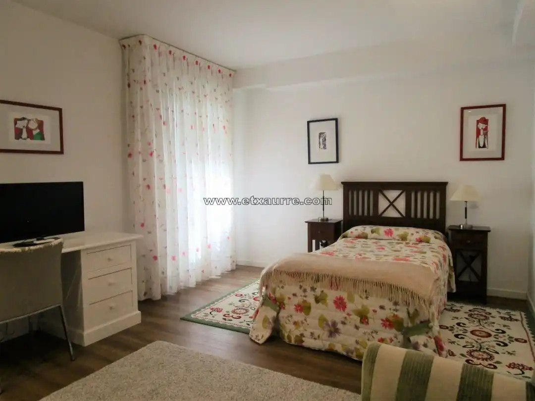 Dormitori de Casa o xalet en venda en Laudio / Llodio amb Calefacció, Jardí privat i Terrassa