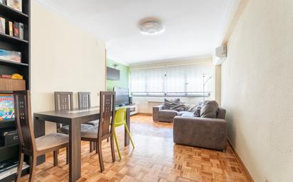 Living room of Flat for sale in  Madrid Capital  with Air Conditioner, Heating and Furnished