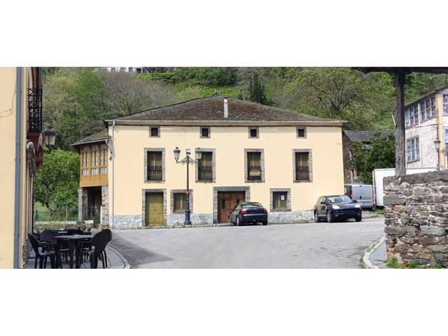 Casa-chalet en Venta en Calle LA PLAZA en Ibias