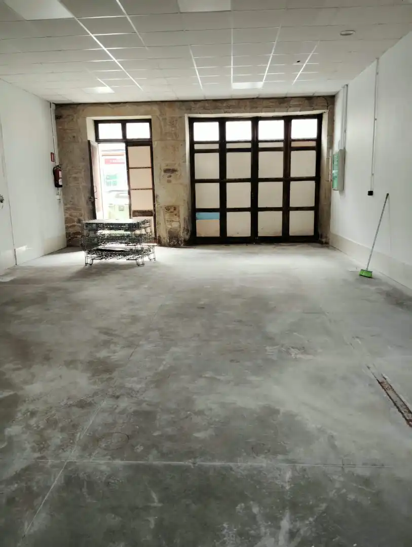 Business premises to rent in Noia, imagen 2