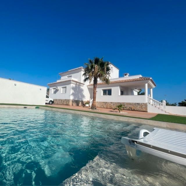 Piscina de Casa o xalet de lloguer en Alicante / Alacant amb Aire condicionat, Calefacció i Jardí privat